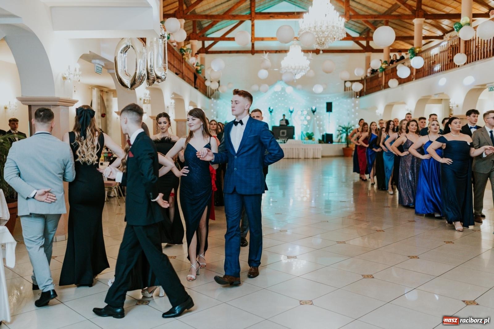 Zdjęcie w galerii na portalu naszraciborz.pl: Piękni i młodzi. Bal studniówkowy Ekonomika na bis! [FOTO] wiadomości z regionu