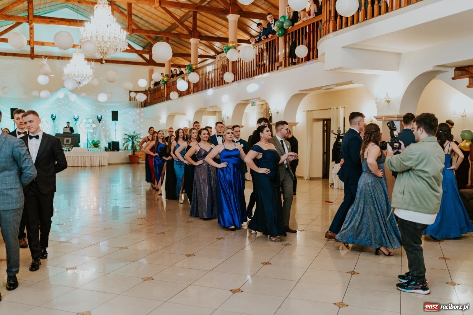 Zdjęcie w galerii na portalu naszraciborz.pl: Piękni i młodzi. Bal studniówkowy Ekonomika na bis! [FOTO] wiadomości z regionu