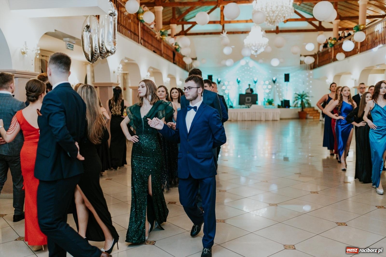 Zdjęcie w galerii na portalu naszraciborz.pl: Piękni i młodzi. Bal studniówkowy Ekonomika na bis! [FOTO] wiadomości z regionu