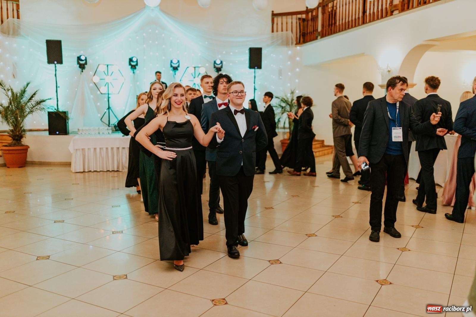 Zdjęcie w galerii na portalu naszraciborz.pl: Piękni i młodzi. Bal studniówkowy Ekonomika na bis! [FOTO] wiadomości z regionu