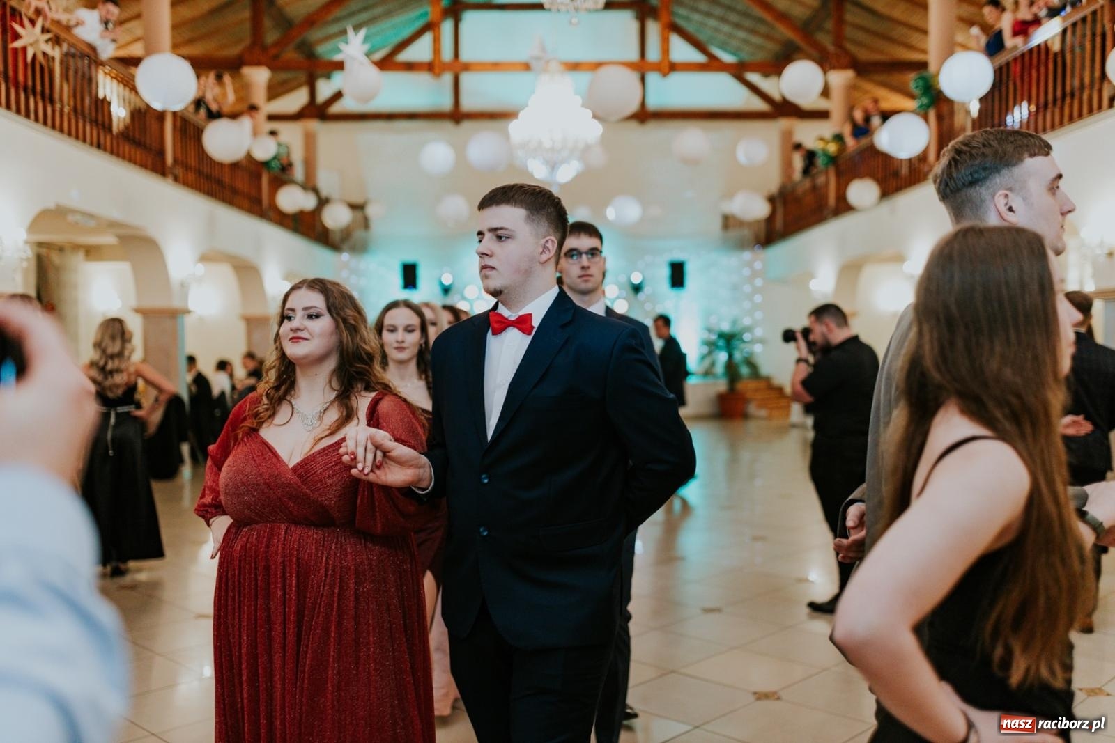 Zdjęcie w galerii na portalu naszraciborz.pl: Piękni i młodzi. Bal studniówkowy Ekonomika na bis! [FOTO] wiadomości z regionu