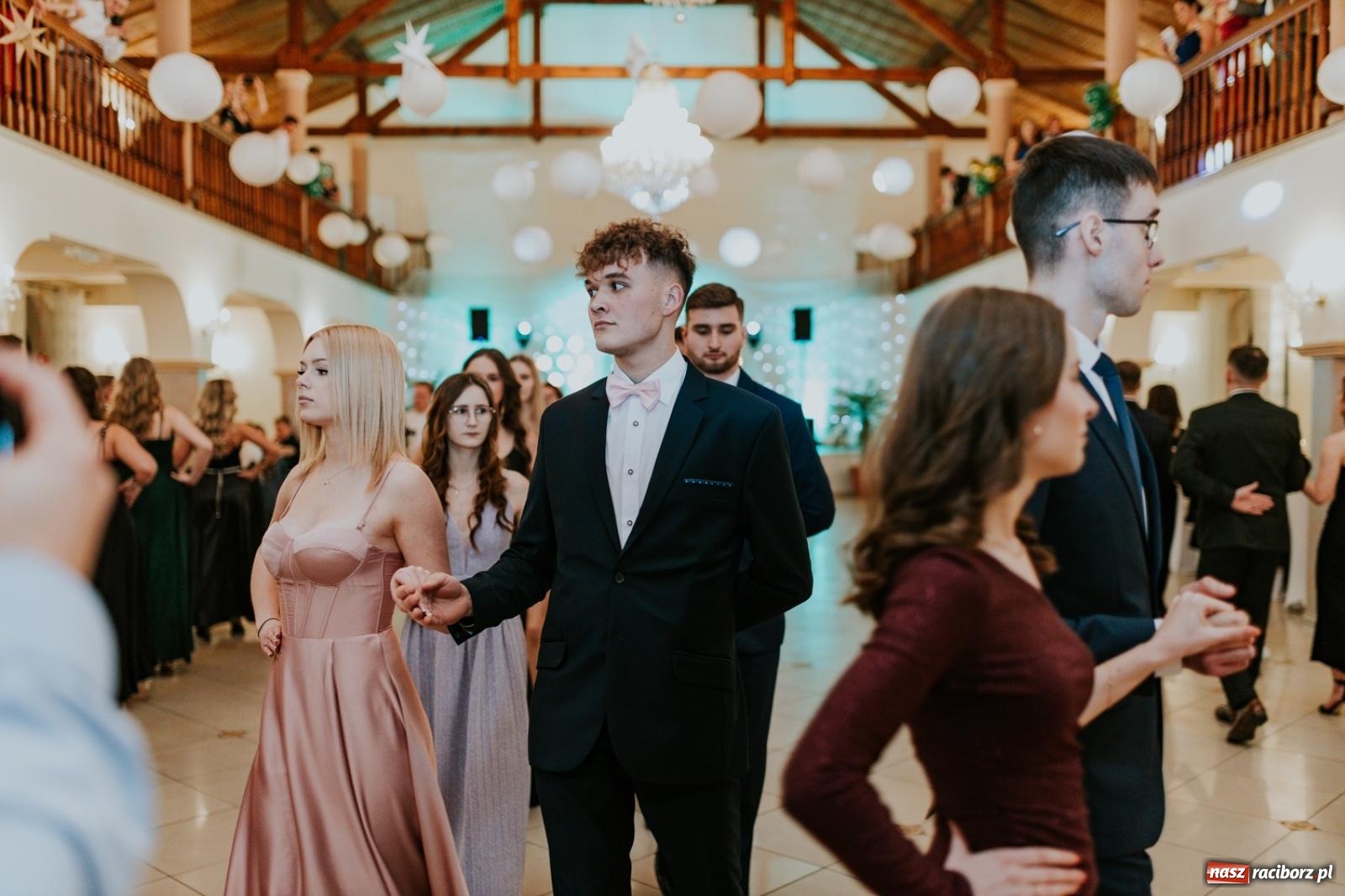 Zdjęcie w galerii na portalu naszraciborz.pl: Piękni i młodzi. Bal studniówkowy Ekonomika na bis! [FOTO] wiadomości z regionu