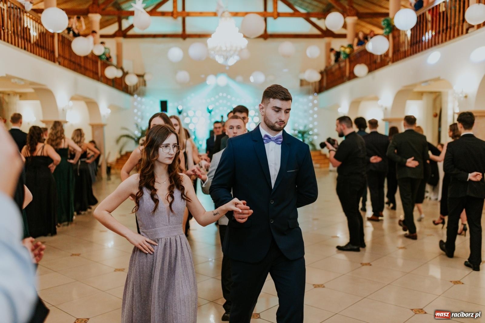 Zdjęcie w galerii na portalu naszraciborz.pl: Piękni i młodzi. Bal studniówkowy Ekonomika na bis! [FOTO] wiadomości z regionu