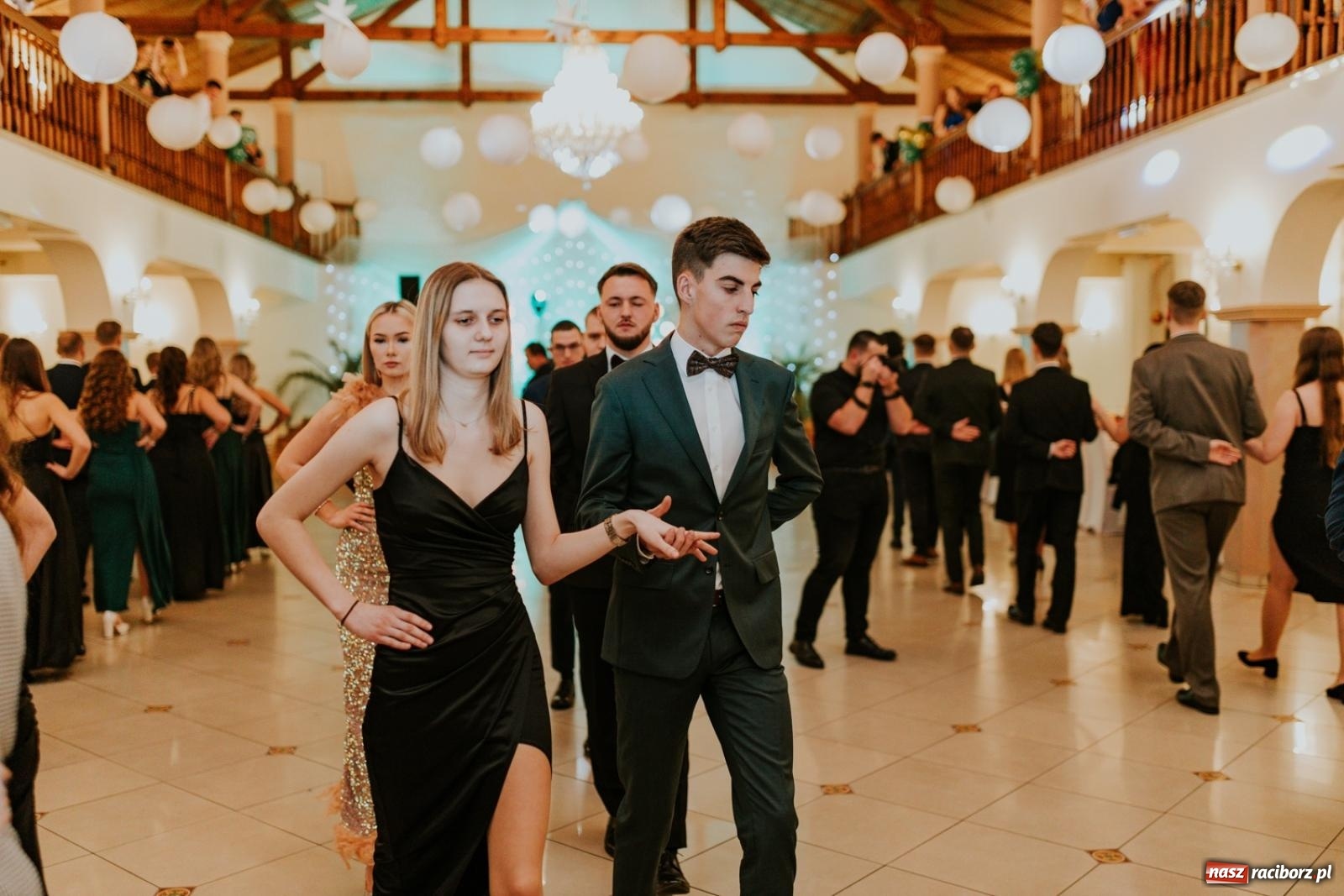 Zdjęcie w galerii na portalu naszraciborz.pl: Piękni i młodzi. Bal studniówkowy Ekonomika na bis! [FOTO] wiadomości z regionu