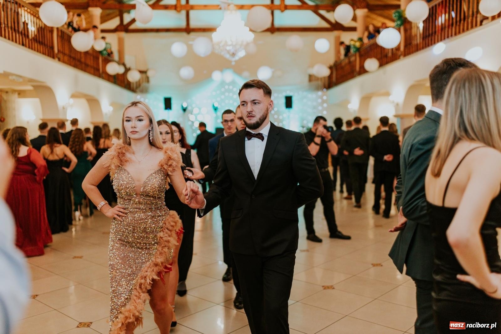 Zdjęcie w galerii na portalu naszraciborz.pl: Piękni i młodzi. Bal studniówkowy Ekonomika na bis! [FOTO] wiadomości z regionu