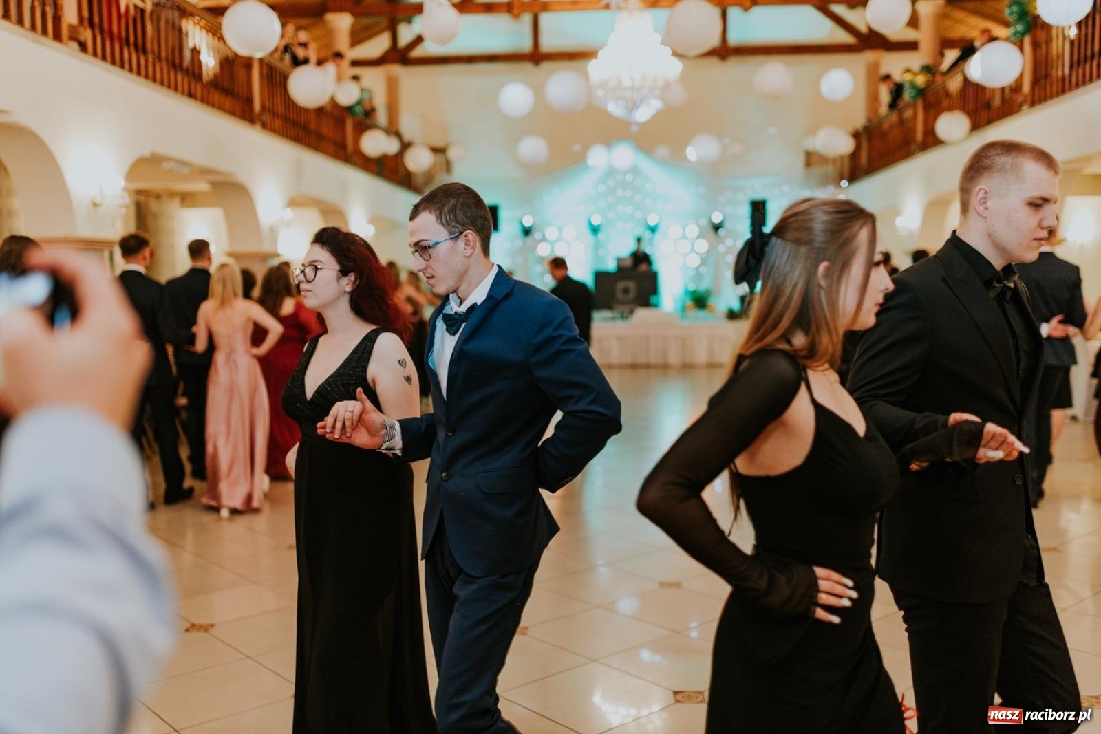 Zdjęcie w galerii na portalu naszraciborz.pl: Piękni i młodzi. Bal studniówkowy Ekonomika na bis! [FOTO] wiadomości z regionu