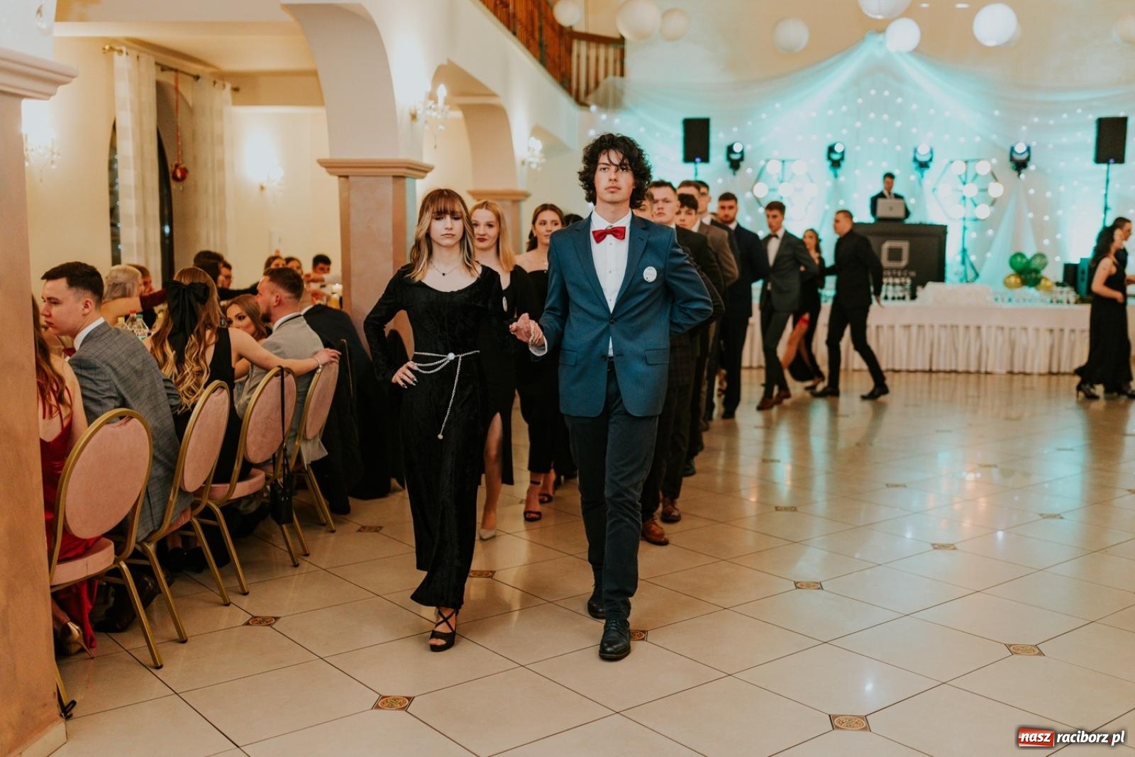 Zdjęcie w galerii na portalu naszraciborz.pl: Piękni i młodzi. Bal studniówkowy Ekonomika na bis! [FOTO] wiadomości z regionu