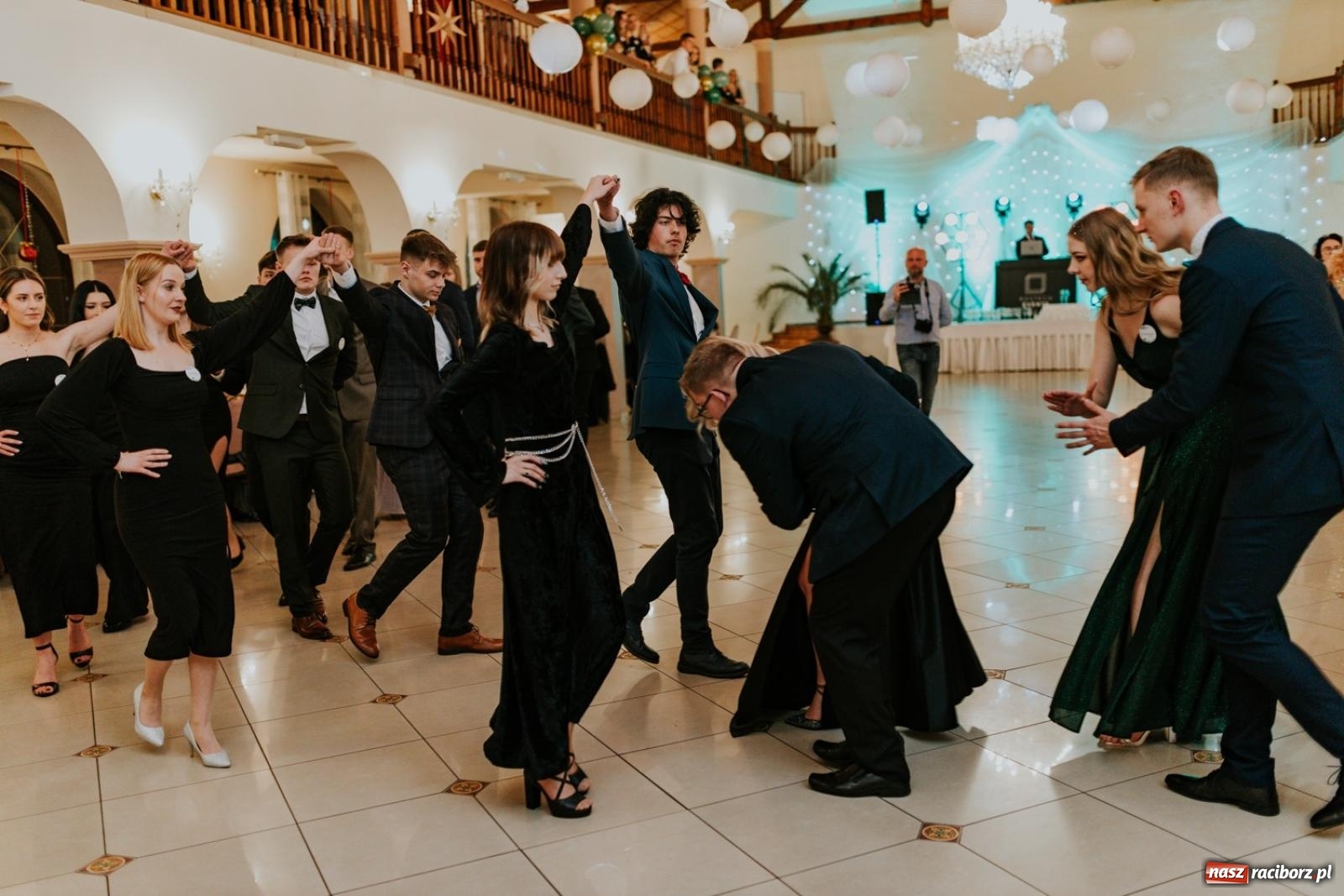 Zdjęcie w galerii na portalu naszraciborz.pl: Piękni i młodzi. Bal studniówkowy Ekonomika na bis! [FOTO] wiadomości z regionu