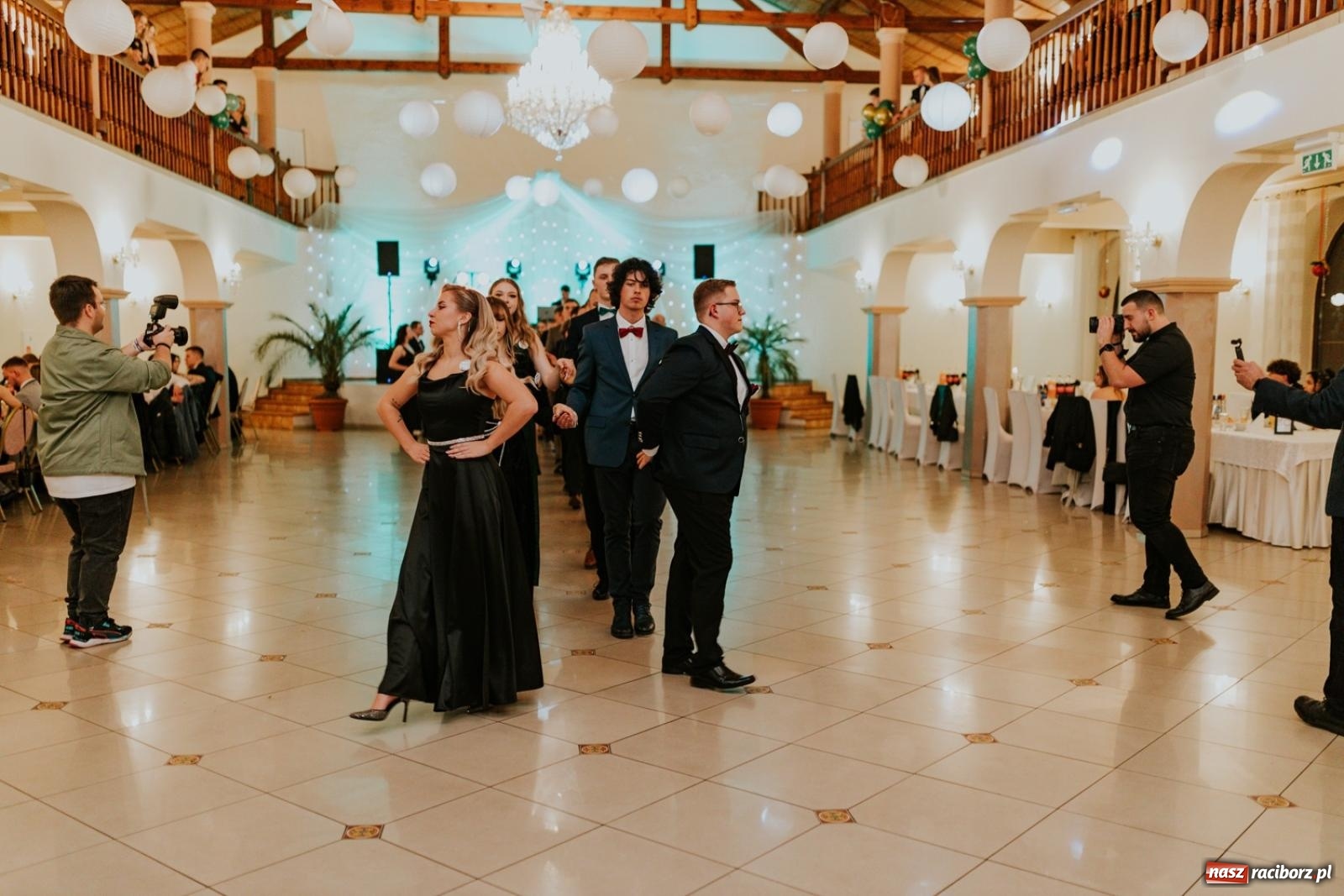 Zdjęcie w galerii na portalu naszraciborz.pl: Piękni i młodzi. Bal studniówkowy Ekonomika na bis! [FOTO] wiadomości z regionu