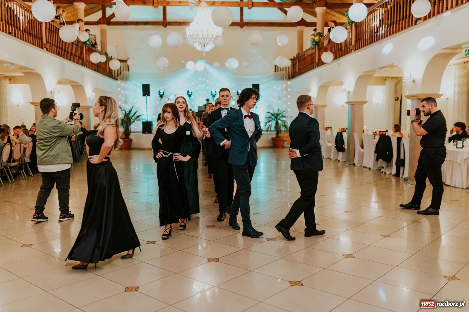 Zdjęcie w galerii na portalu naszraciborz.pl: Piękni i młodzi. Bal studniówkowy Ekonomika na bis! [FOTO] wiadomości z regionu