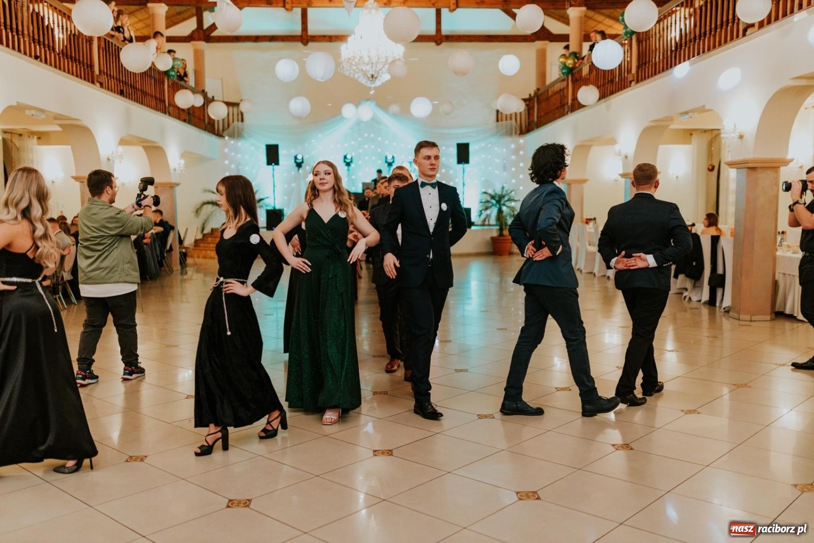 Zdjęcie w galerii na portalu naszraciborz.pl: Piękni i młodzi. Bal studniówkowy Ekonomika na bis! [FOTO] wiadomości z regionu