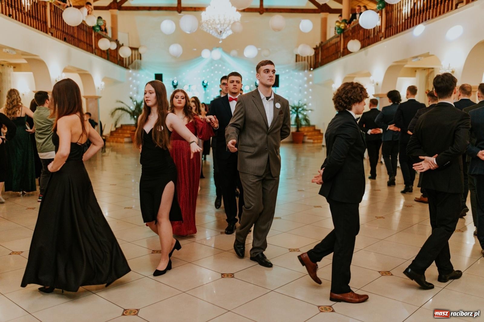 Zdjęcie w galerii na portalu naszraciborz.pl: Piękni i młodzi. Bal studniówkowy Ekonomika na bis! [FOTO] wiadomości z regionu