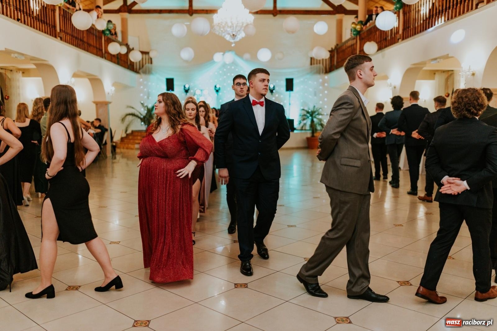 Zdjęcie w galerii na portalu naszraciborz.pl: Piękni i młodzi. Bal studniówkowy Ekonomika na bis! [FOTO] wiadomości z regionu