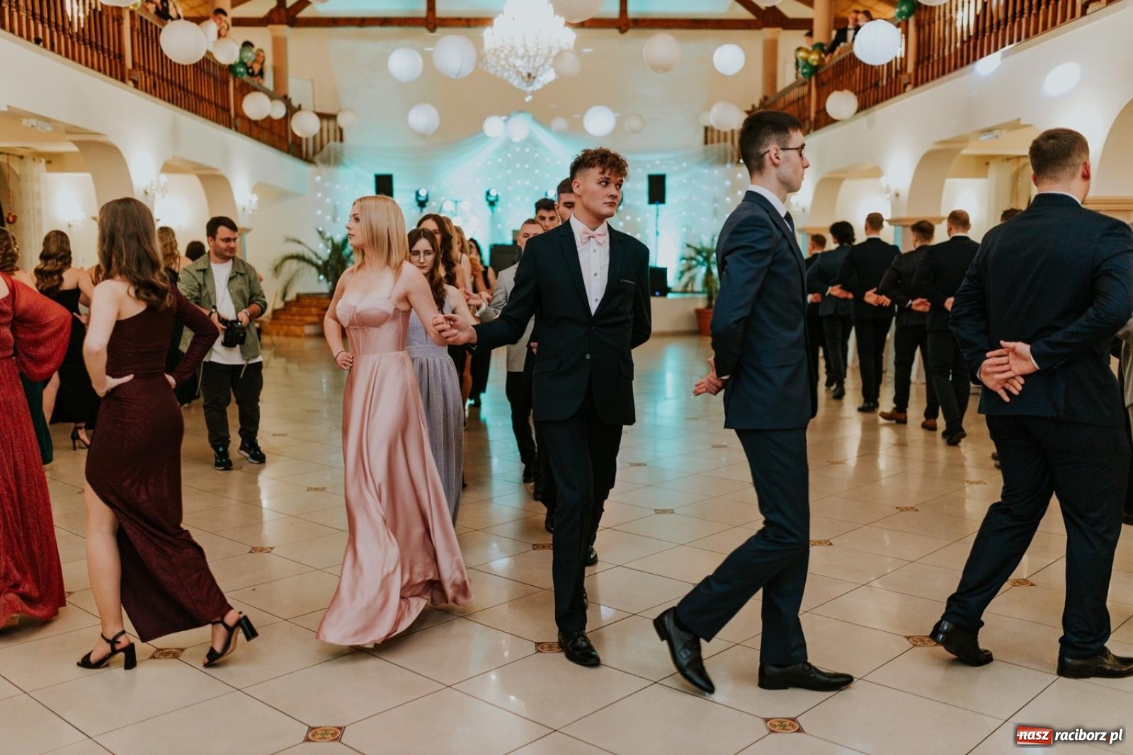 Zdjęcie w galerii na portalu naszraciborz.pl: Piękni i młodzi. Bal studniówkowy Ekonomika na bis! [FOTO] wiadomości z regionu