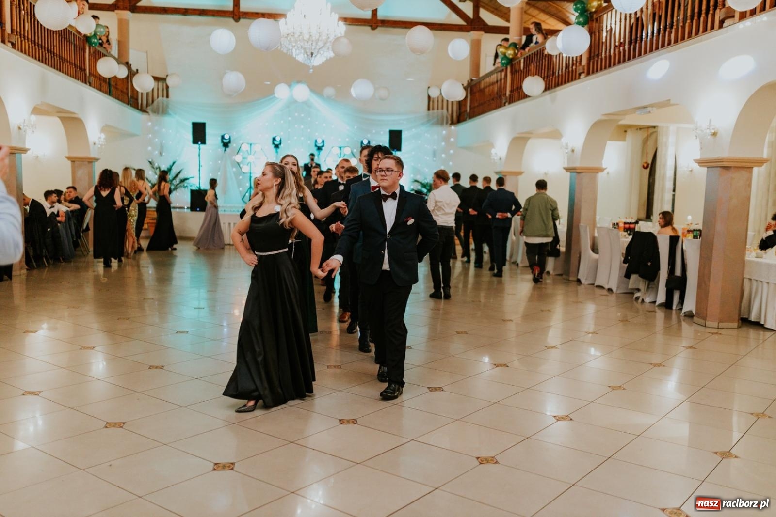 Zdjęcie w galerii na portalu naszraciborz.pl: Piękni i młodzi. Bal studniówkowy Ekonomika na bis! [FOTO] wiadomości z regionu