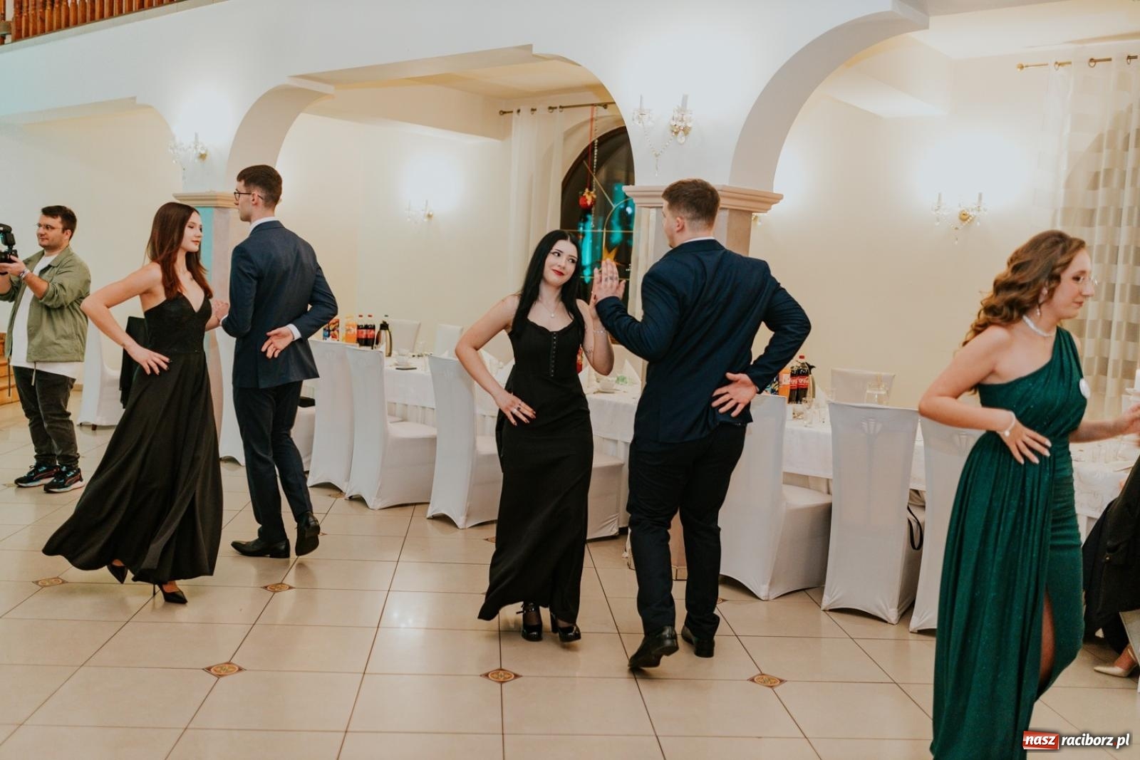 Zdjęcie w galerii na portalu naszraciborz.pl: Piękni i młodzi. Bal studniówkowy Ekonomika na bis! [FOTO] wiadomości z regionu