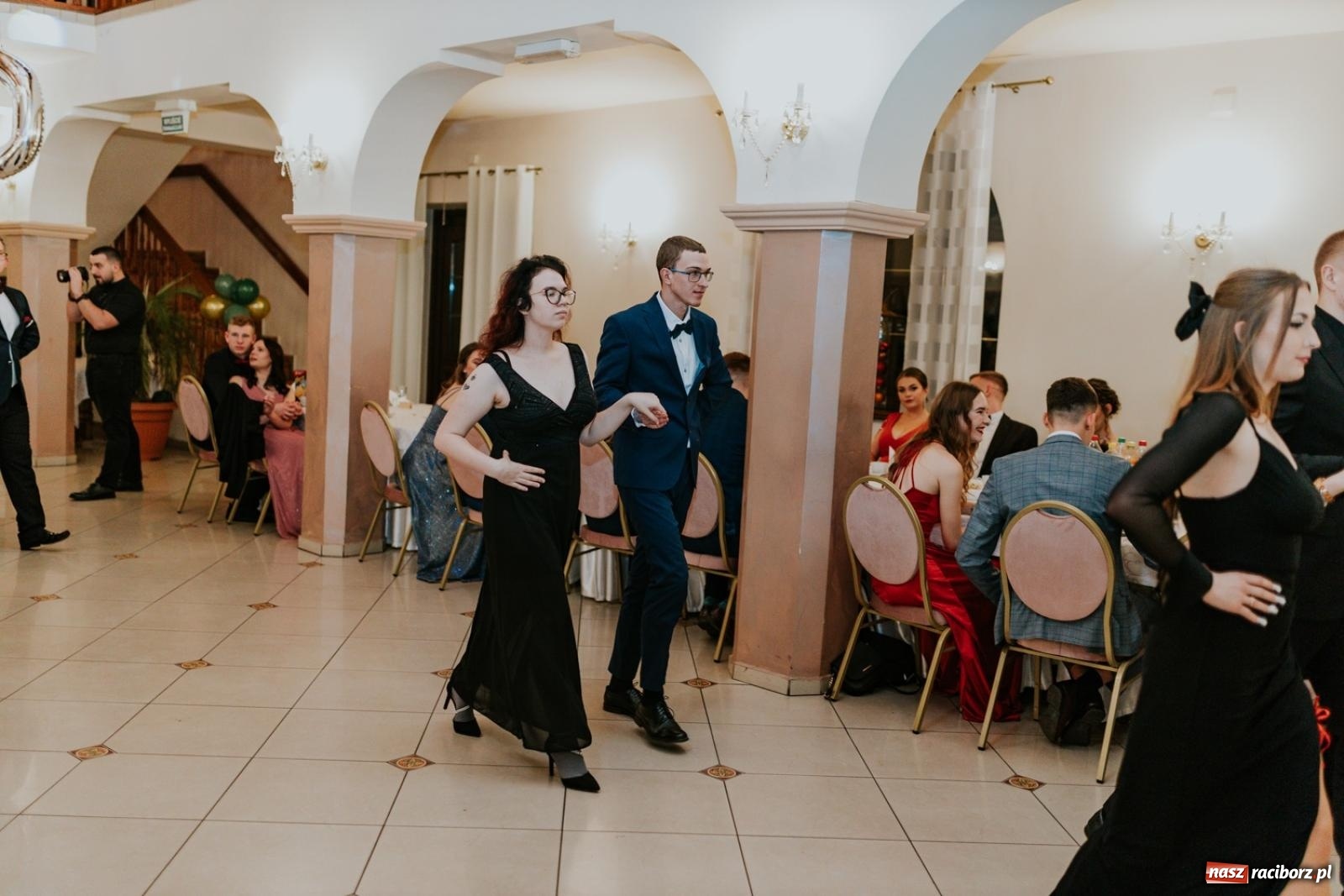 Zdjęcie w galerii na portalu naszraciborz.pl: Piękni i młodzi. Bal studniówkowy Ekonomika na bis! [FOTO] wiadomości z regionu