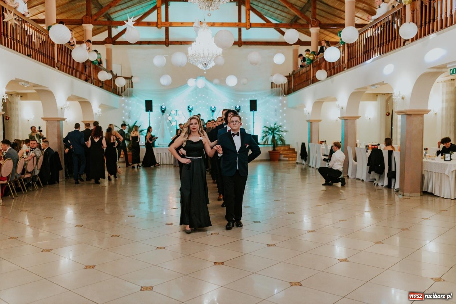 Zdjęcie w galerii na portalu naszraciborz.pl: Piękni i młodzi. Bal studniówkowy Ekonomika na bis! [FOTO] wiadomości z regionu