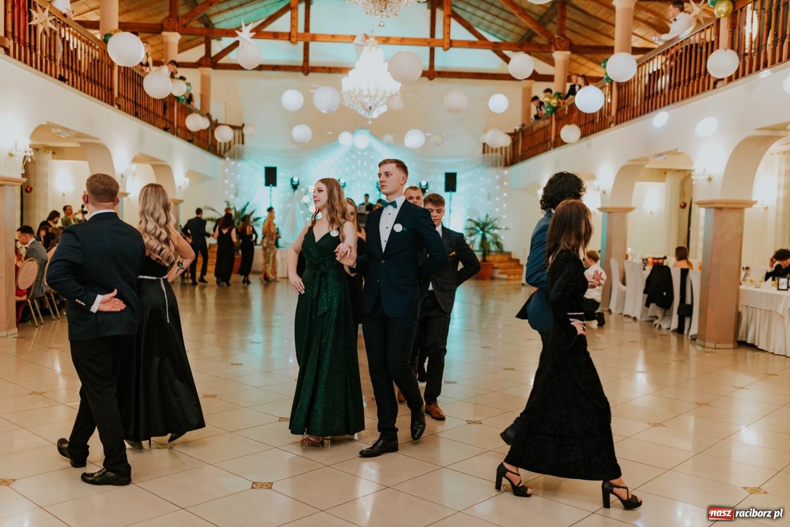 Zdjęcie w galerii na portalu naszraciborz.pl: Piękni i młodzi. Bal studniówkowy Ekonomika na bis! [FOTO] wiadomości z regionu