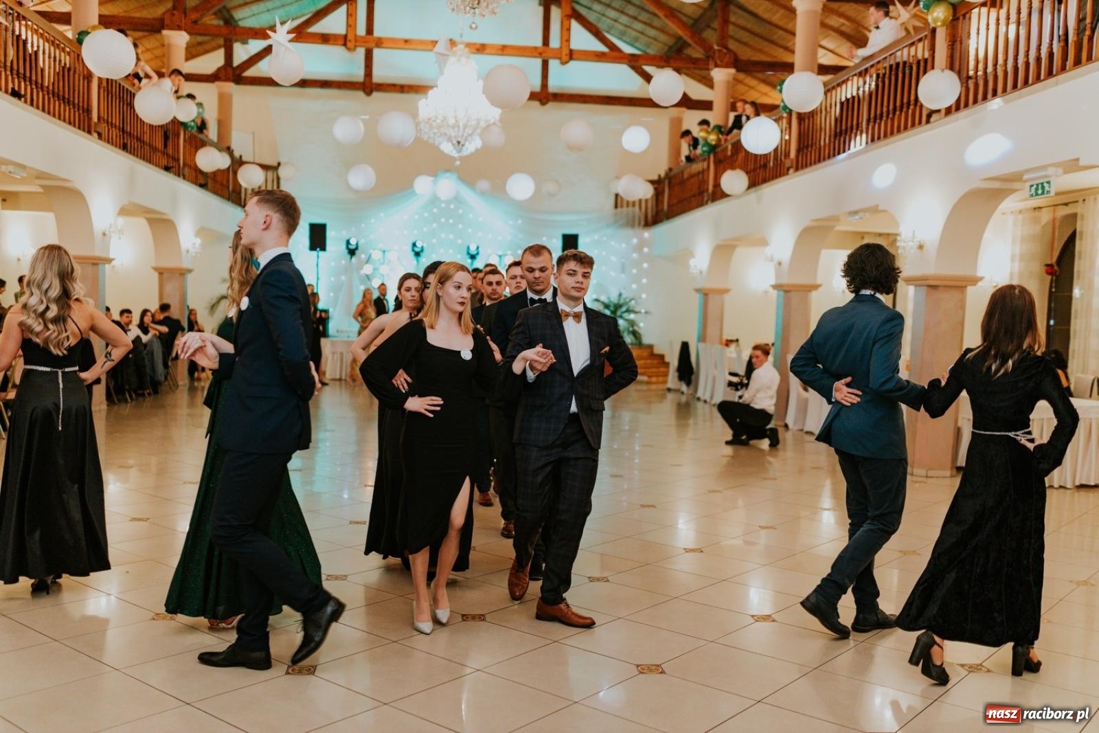 Zdjęcie w galerii na portalu naszraciborz.pl: Piękni i młodzi. Bal studniówkowy Ekonomika na bis! [FOTO] wiadomości z regionu