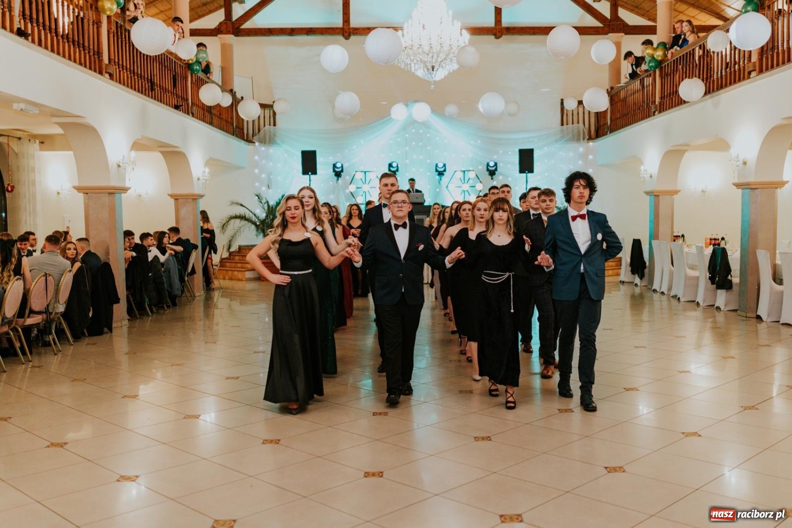 Zdjęcie w galerii na portalu naszraciborz.pl: Piękni i młodzi. Bal studniówkowy Ekonomika na bis! [FOTO] wiadomości z regionu