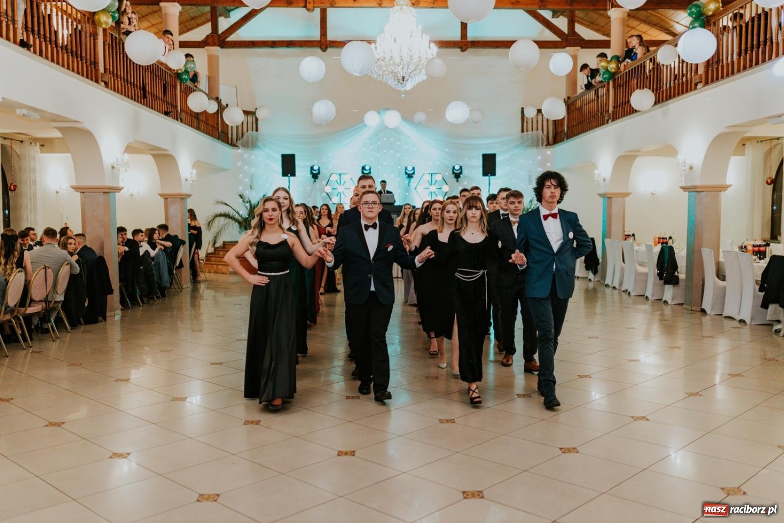 Zdjęcie w galerii na portalu naszraciborz.pl: Piękni i młodzi. Bal studniówkowy Ekonomika na bis! [FOTO] wiadomości z regionu