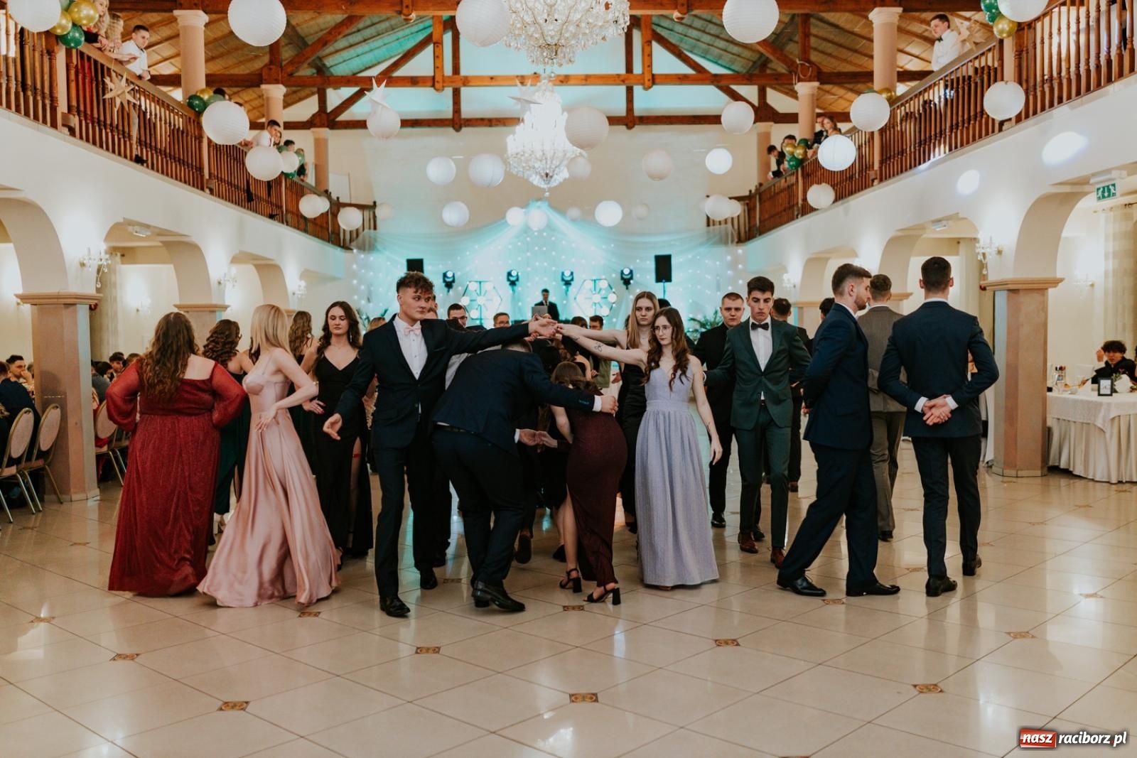 Zdjęcie w galerii na portalu naszraciborz.pl: Piękni i młodzi. Bal studniówkowy Ekonomika na bis! [FOTO] wiadomości z regionu