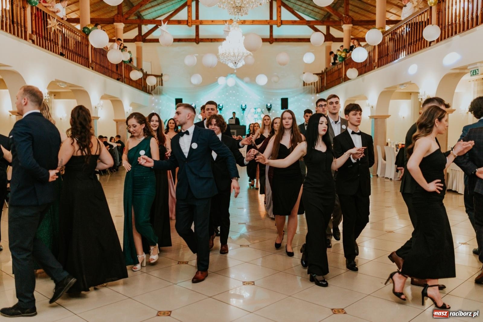 Zdjęcie w galerii na portalu naszraciborz.pl: Piękni i młodzi. Bal studniówkowy Ekonomika na bis! [FOTO] wiadomości z regionu