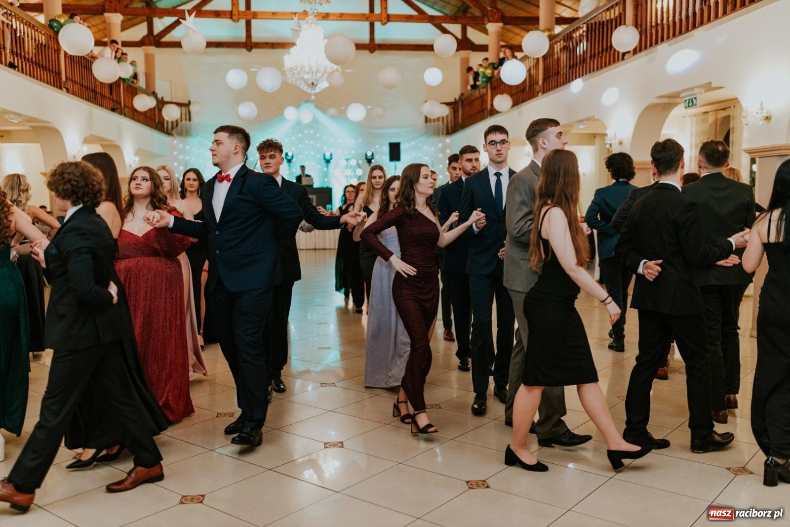 Zdjęcie w galerii na portalu naszraciborz.pl: Piękni i młodzi. Bal studniówkowy Ekonomika na bis! [FOTO] wiadomości z regionu