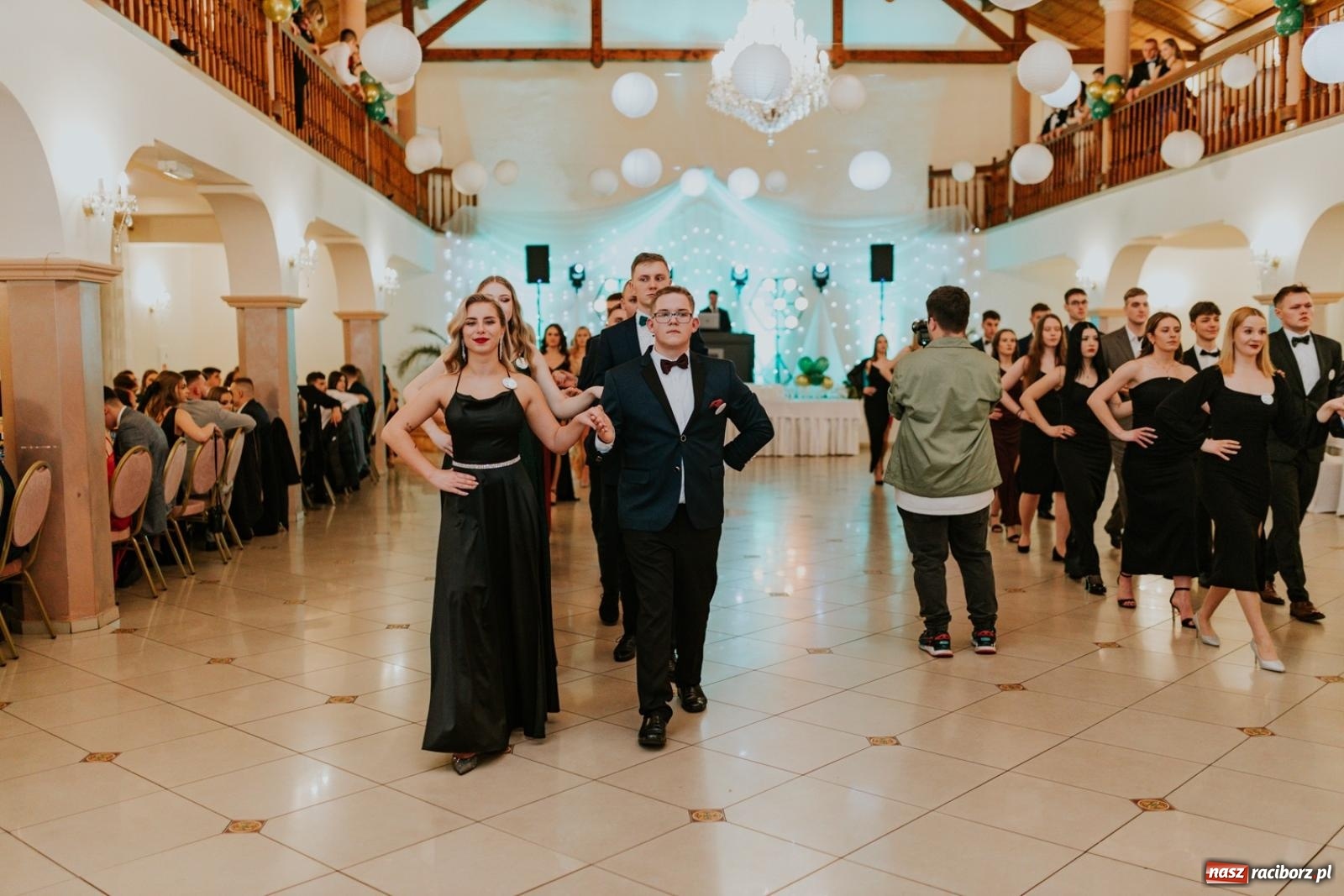 Zdjęcie w galerii na portalu naszraciborz.pl: Piękni i młodzi. Bal studniówkowy Ekonomika na bis! [FOTO] wiadomości z regionu