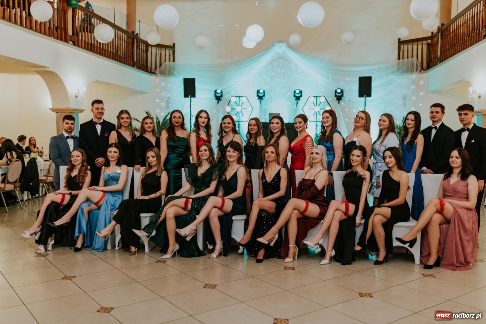 Zdjęcie w galerii na portalu naszraciborz.pl: Piękni i młodzi. Bal studniówkowy Ekonomika na bis! [FOTO] wiadomości z regionu