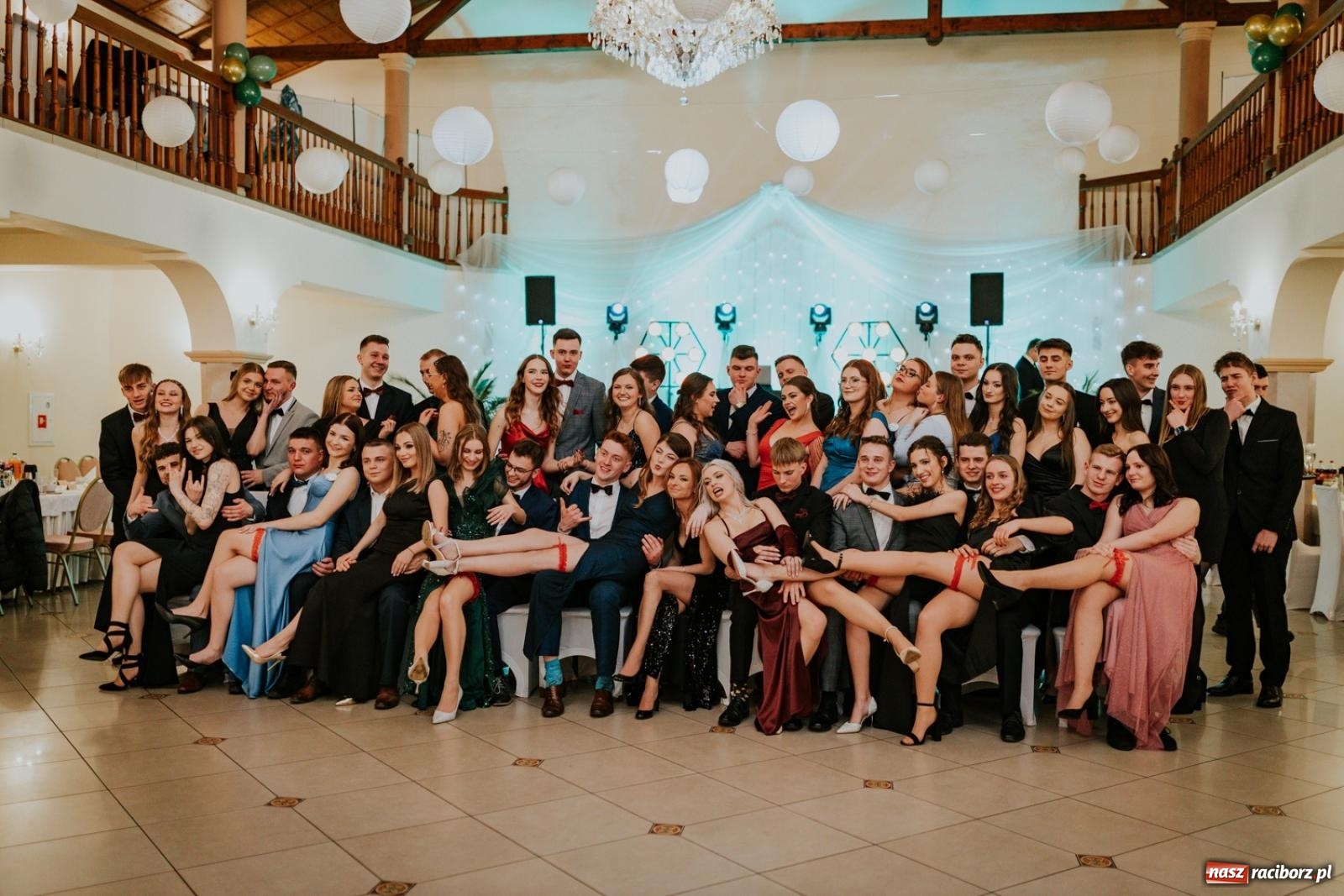 Zdjęcie w galerii na portalu naszraciborz.pl: Piękni i młodzi. Bal studniówkowy Ekonomika na bis! [FOTO] wiadomości z regionu