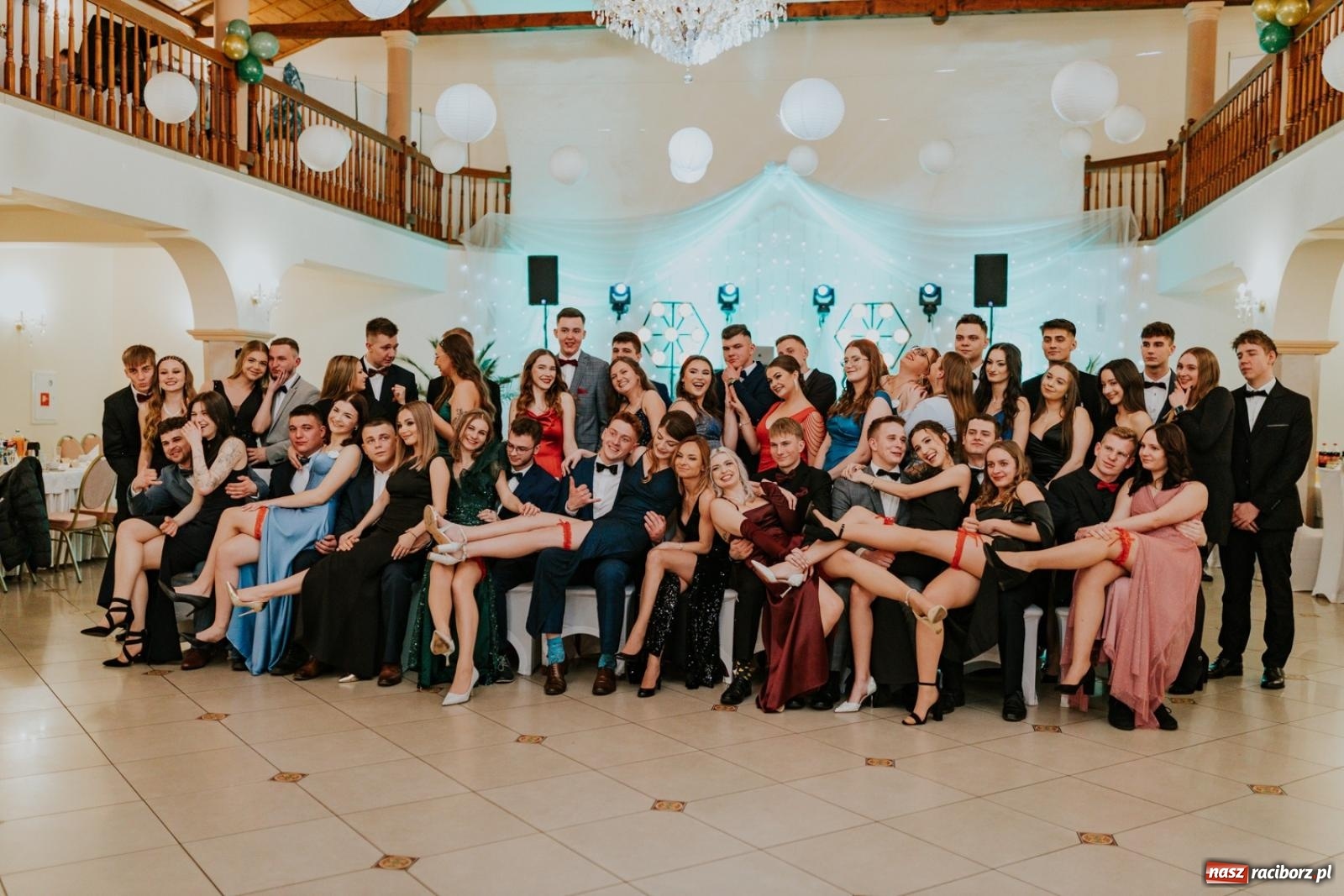 Zdjęcie w galerii na portalu naszraciborz.pl: Piękni i młodzi. Bal studniówkowy Ekonomika na bis! [FOTO] wiadomości z regionu