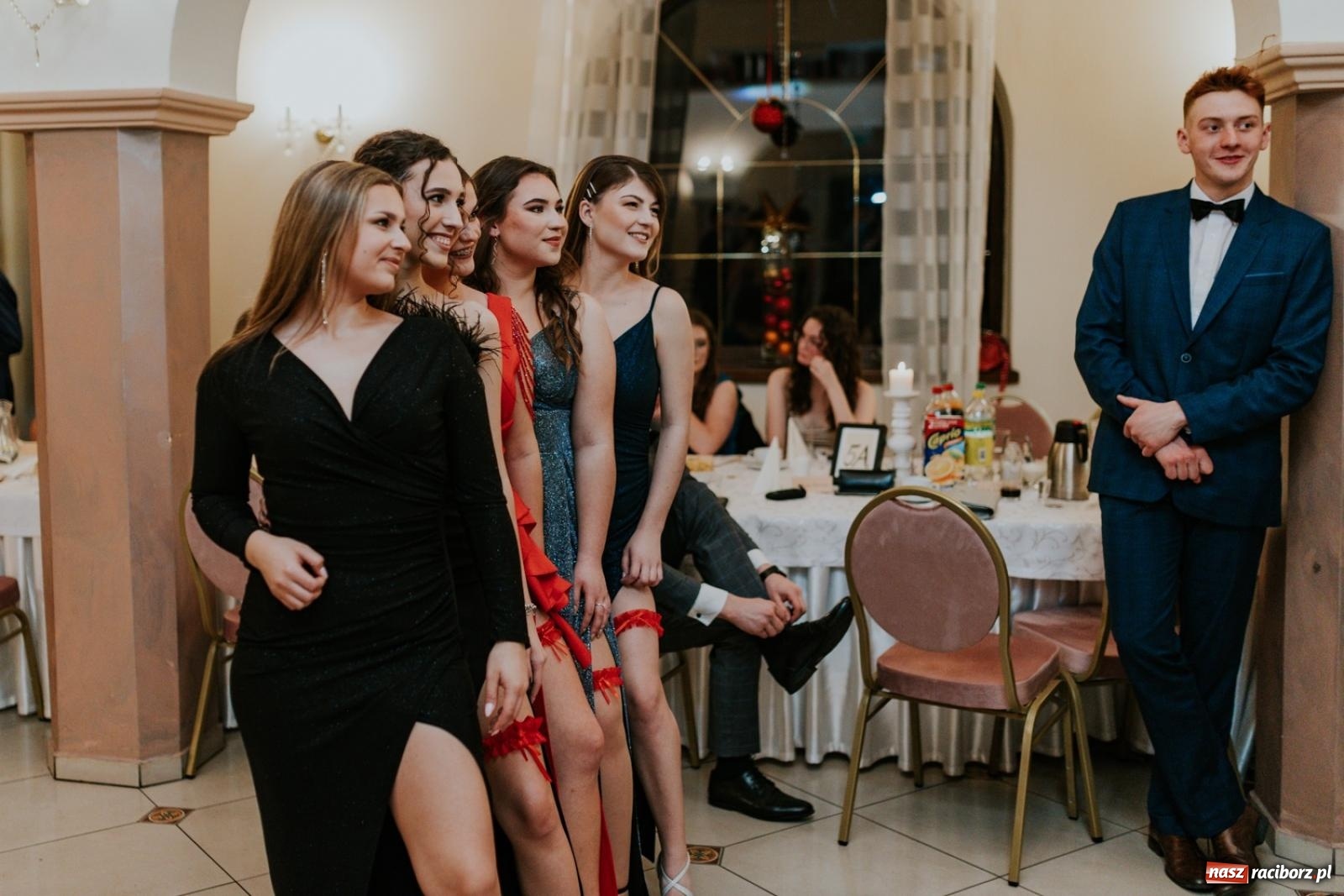 Zdjęcie w galerii na portalu naszraciborz.pl: Piękni i młodzi. Bal studniówkowy Ekonomika na bis! [FOTO] wiadomości z regionu