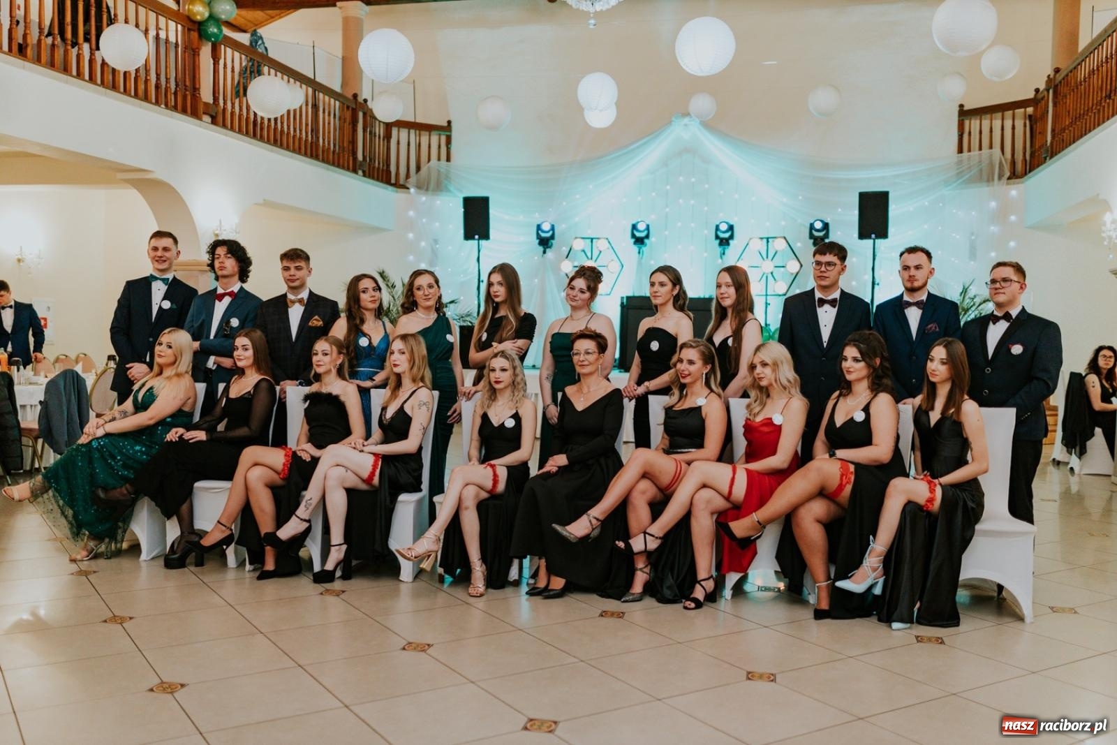 Zdjęcie w galerii na portalu naszraciborz.pl: Piękni i młodzi. Bal studniówkowy Ekonomika na bis! [FOTO] wiadomości z regionu