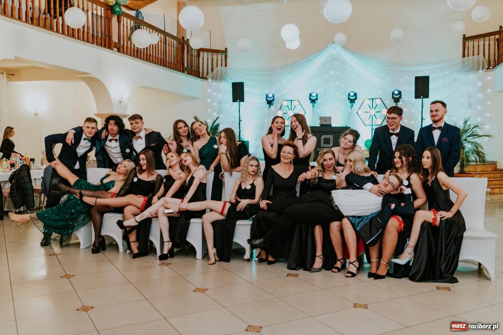 Zdjęcie w galerii na portalu naszraciborz.pl: Piękni i młodzi. Bal studniówkowy Ekonomika na bis! [FOTO] wiadomości z regionu