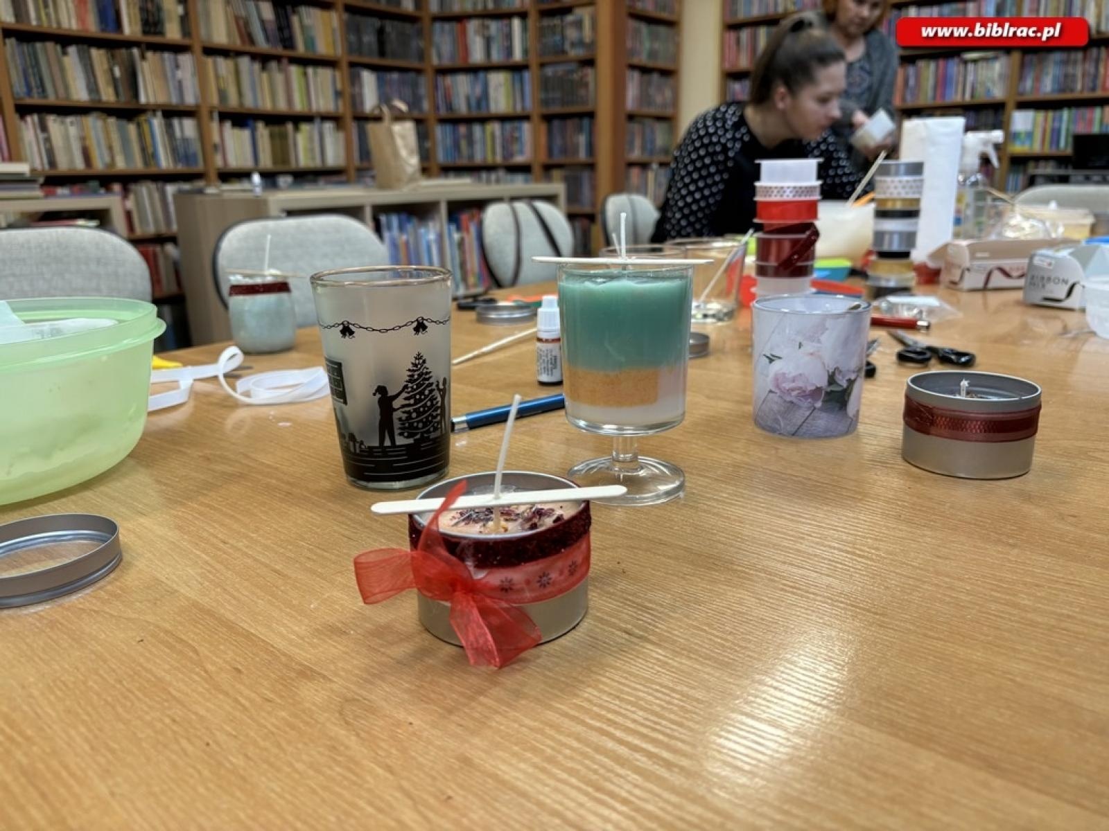 Zdjęcie w galerii na portalu naszraciborz.pl: Warsztaty świec sojowych w bibliotece w Ocicach wiadomości z regionu