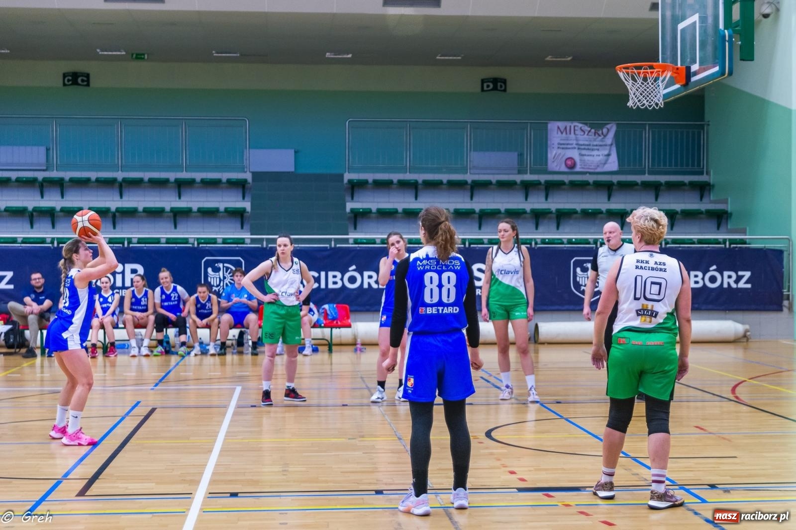 Zdjęcie w galerii na portalu naszraciborz.pl: Koszykówka. Wrocław znów za mocny. Sroga porażka RKK [FOTO i WIDEO] wiadomości z regionu