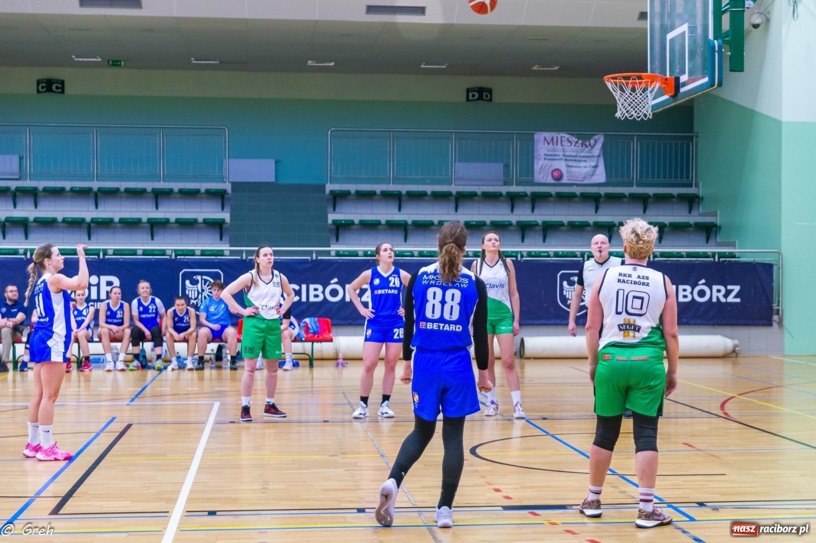 Zdjęcie w galerii na portalu naszraciborz.pl: Koszykówka. Wrocław znów za mocny. Sroga porażka RKK [FOTO i WIDEO] wiadomości z regionu