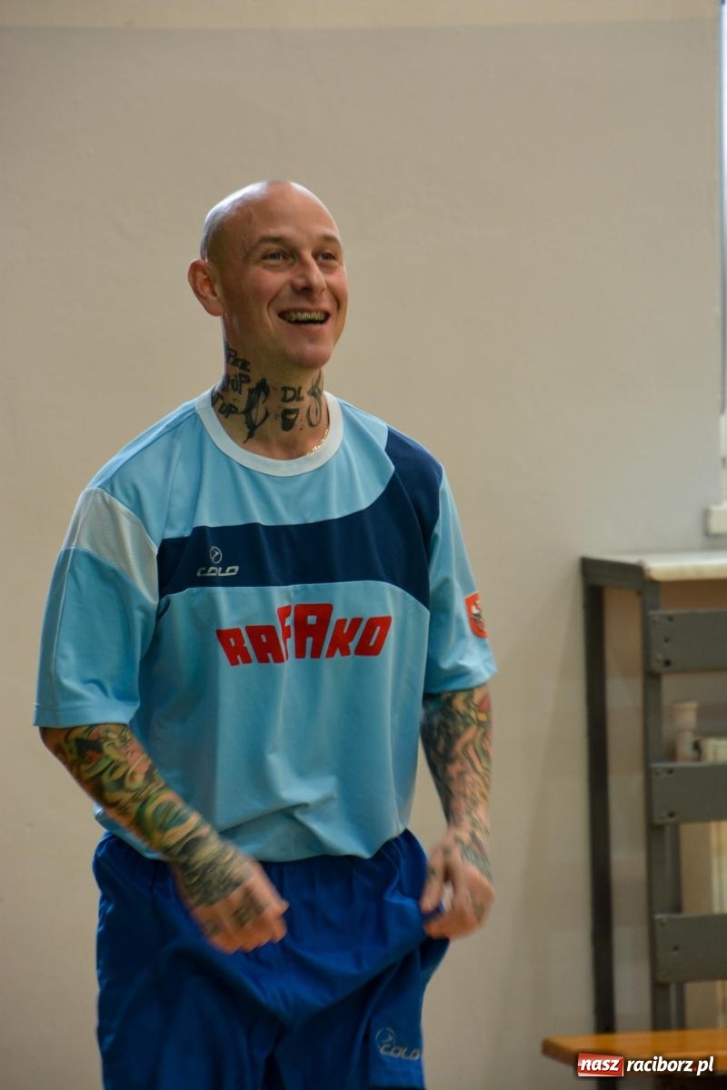 Zdjęcie w galerii na portalu naszraciborz.pl: Tu wszystko gra! Charytatywny mecz siatkówki na 32. finał WOŚP w Raciborzu wiadomości z regionu