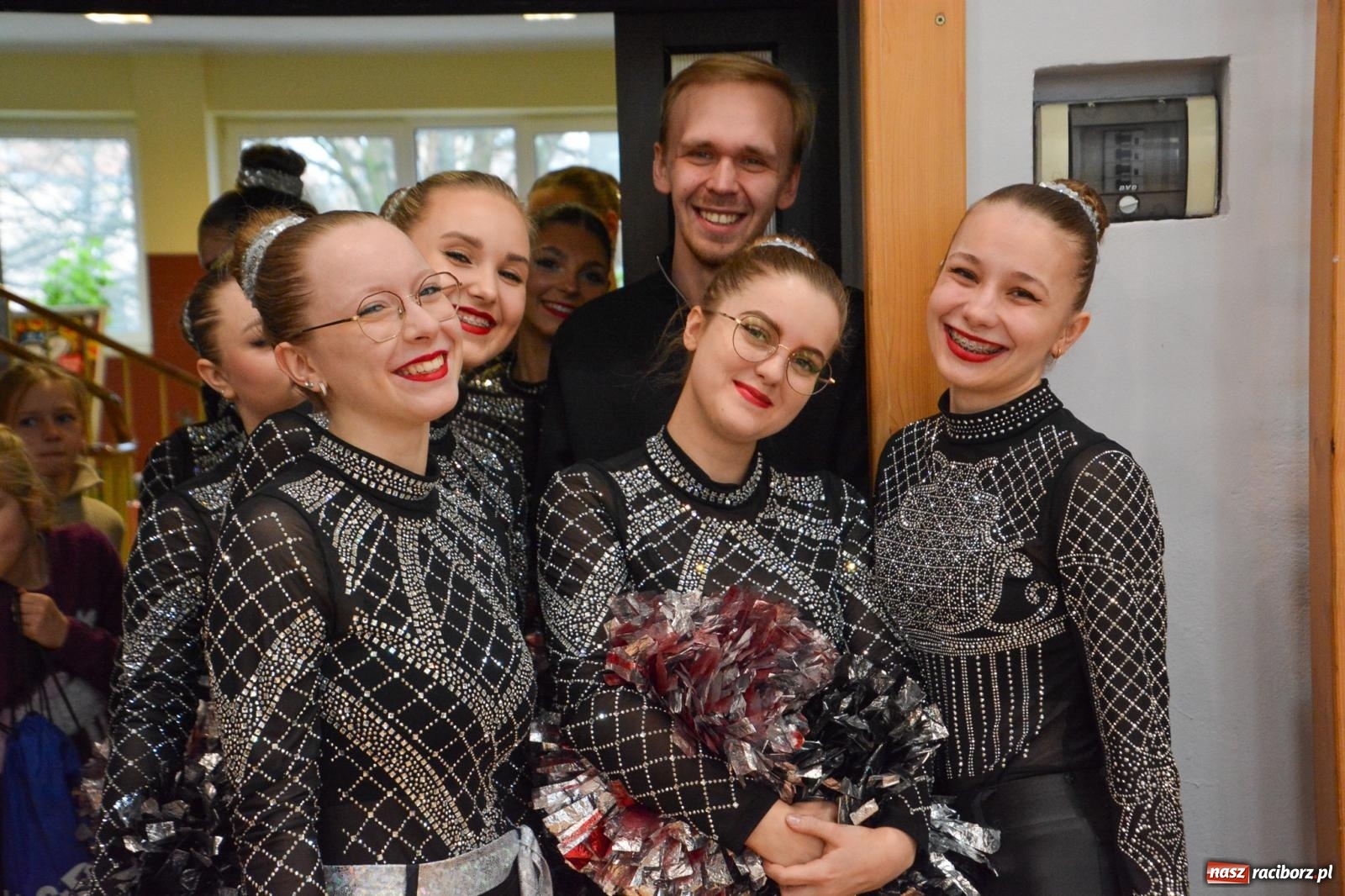 Zdjęcie w galerii na portalu naszraciborz.pl: Tu wszystko gra! Charytatywny mecz siatkówki na 32. finał WOŚP w Raciborzu wiadomości z regionu