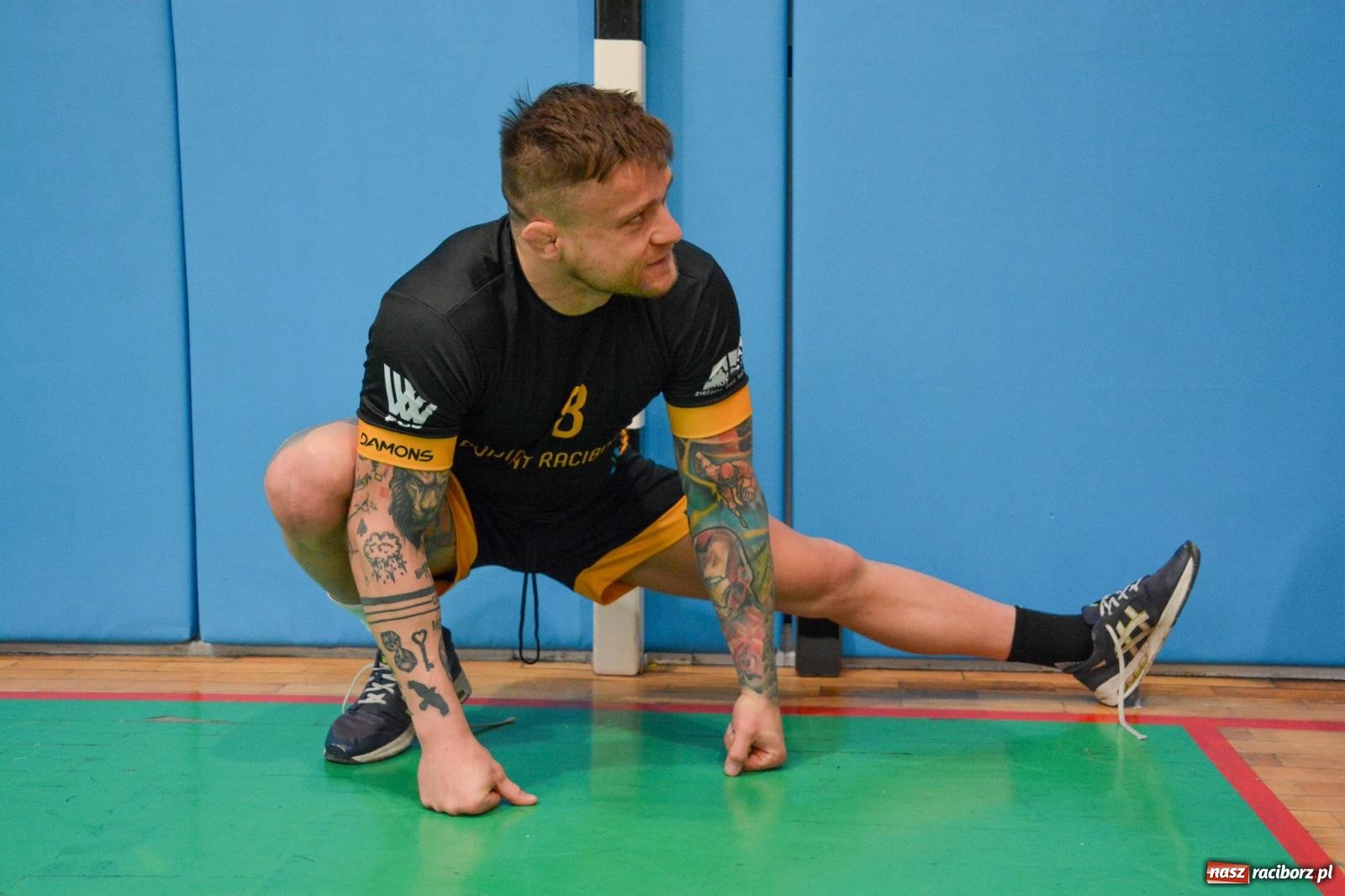 Zdjęcie w galerii na portalu naszraciborz.pl: Tu wszystko gra! Charytatywny mecz siatkówki na 32. finał WOŚP w Raciborzu wiadomości z regionu