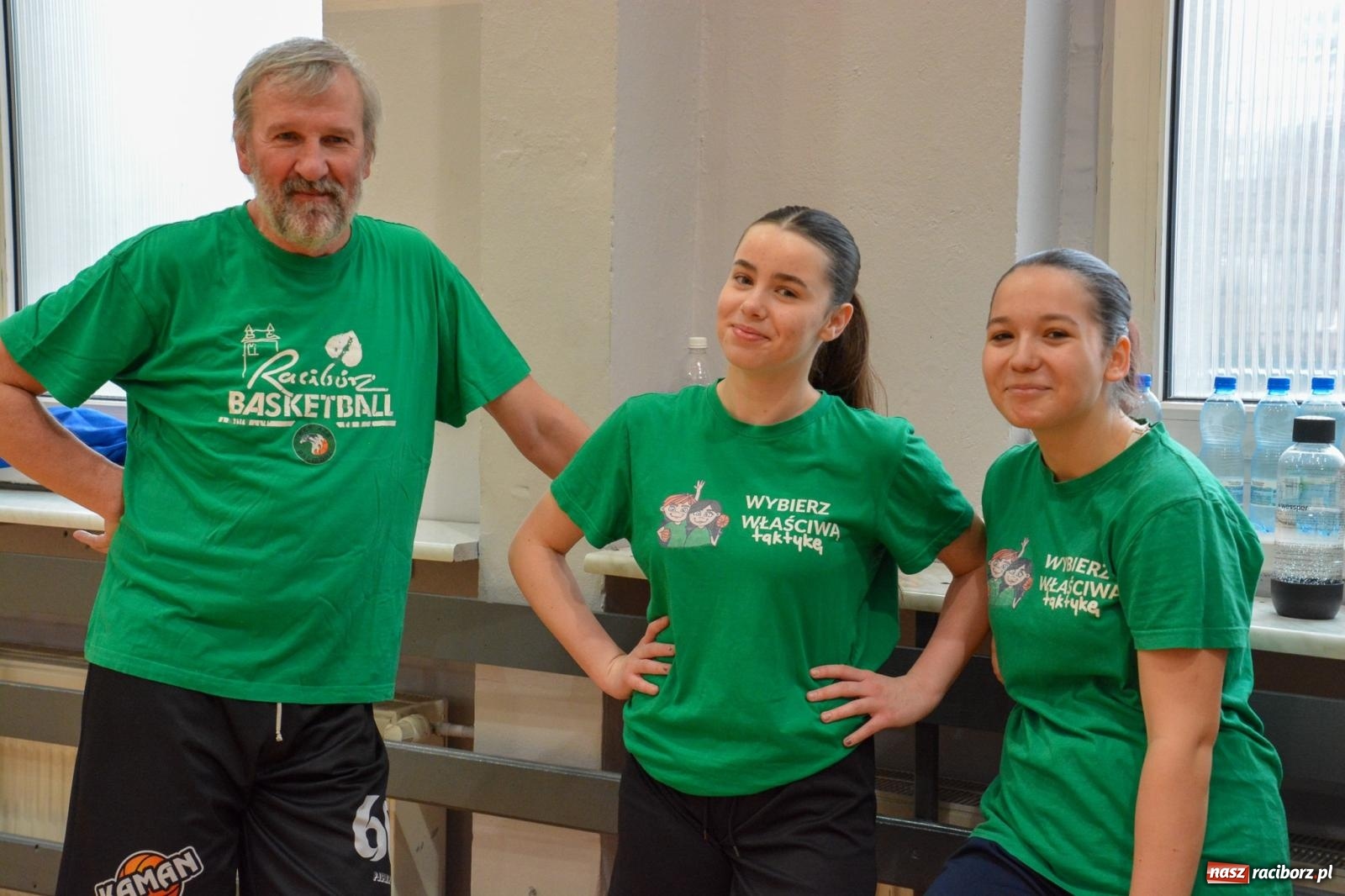 Zdjęcie w galerii na portalu naszraciborz.pl: Tu wszystko gra! Charytatywny mecz siatkówki na 32. finał WOŚP w Raciborzu wiadomości z regionu