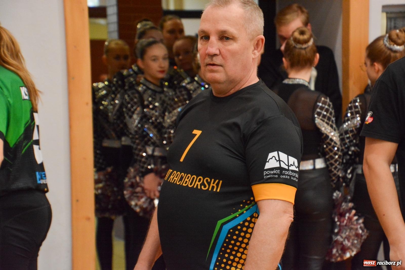 Zdjęcie w galerii na portalu naszraciborz.pl: Tu wszystko gra! Charytatywny mecz siatkówki na 32. finał WOŚP w Raciborzu wiadomości z regionu