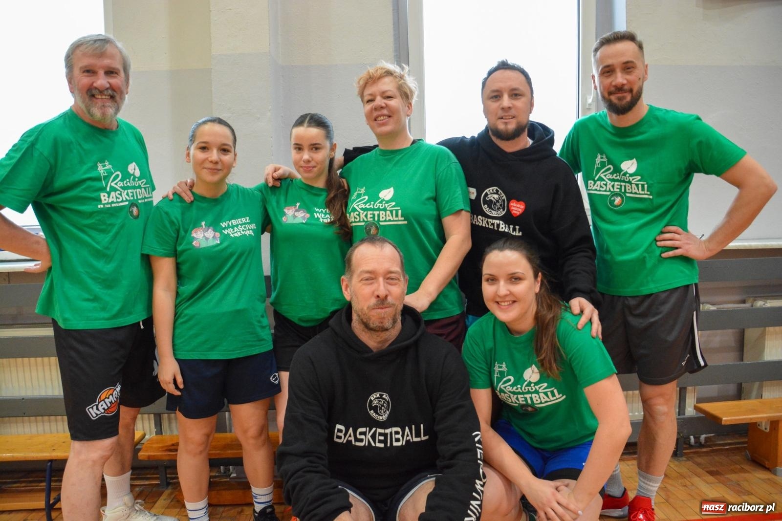 Zdjęcie w galerii na portalu naszraciborz.pl: Tu wszystko gra! Charytatywny mecz siatkówki na 32. finał WOŚP w Raciborzu wiadomości z regionu