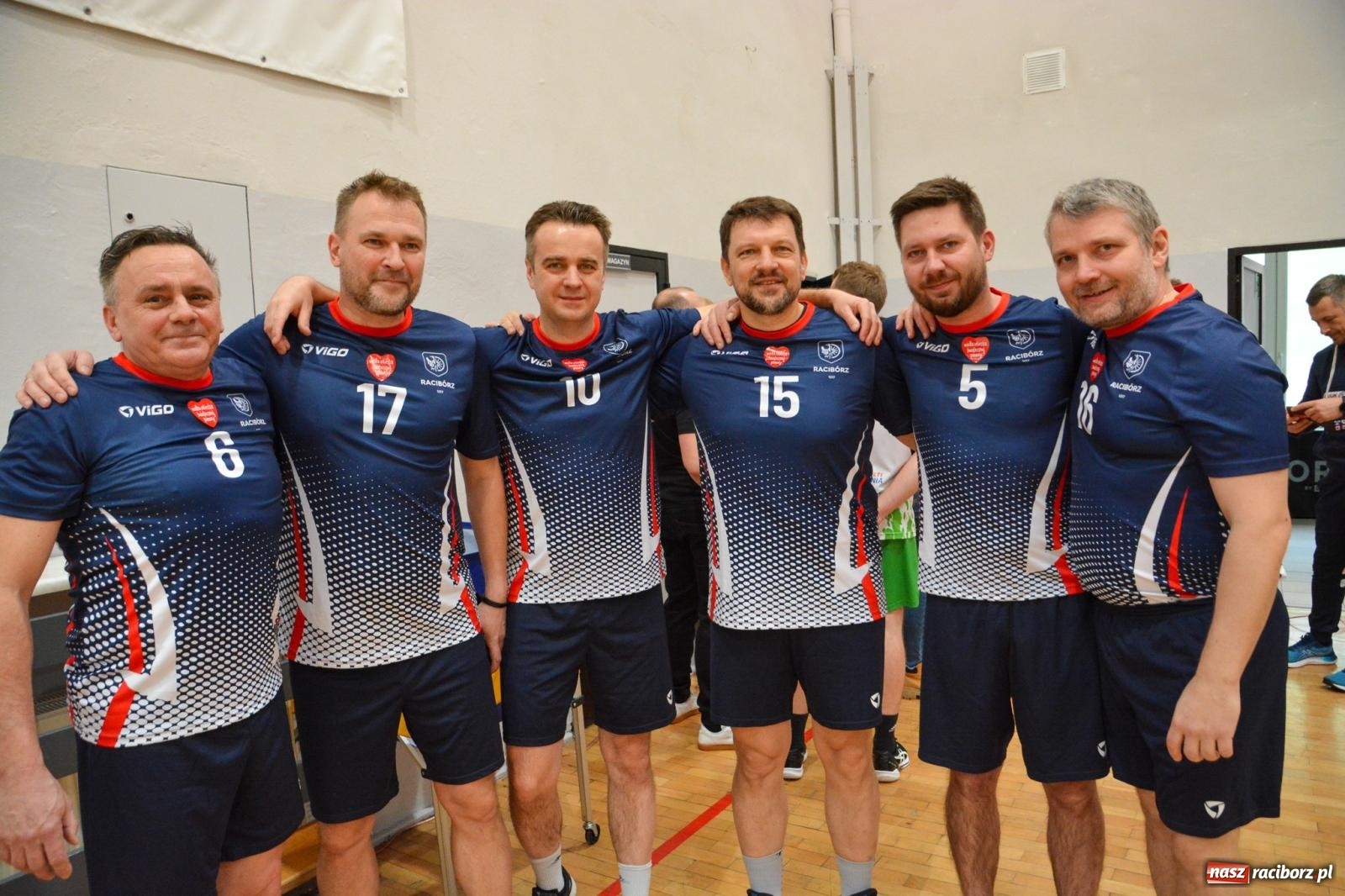 Zdjęcie w galerii na portalu naszraciborz.pl: Tu wszystko gra! Charytatywny mecz siatkówki na 32. finał WOŚP w Raciborzu wiadomości z regionu