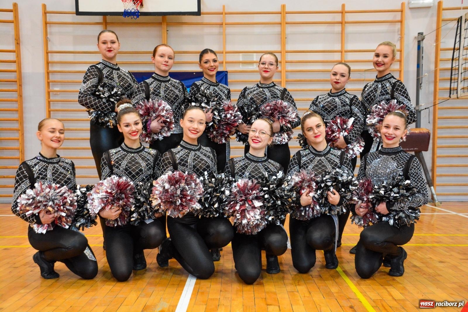 Zdjęcie w galerii na portalu naszraciborz.pl: Tu wszystko gra! Charytatywny mecz siatkówki na 32. finał WOŚP w Raciborzu wiadomości z regionu