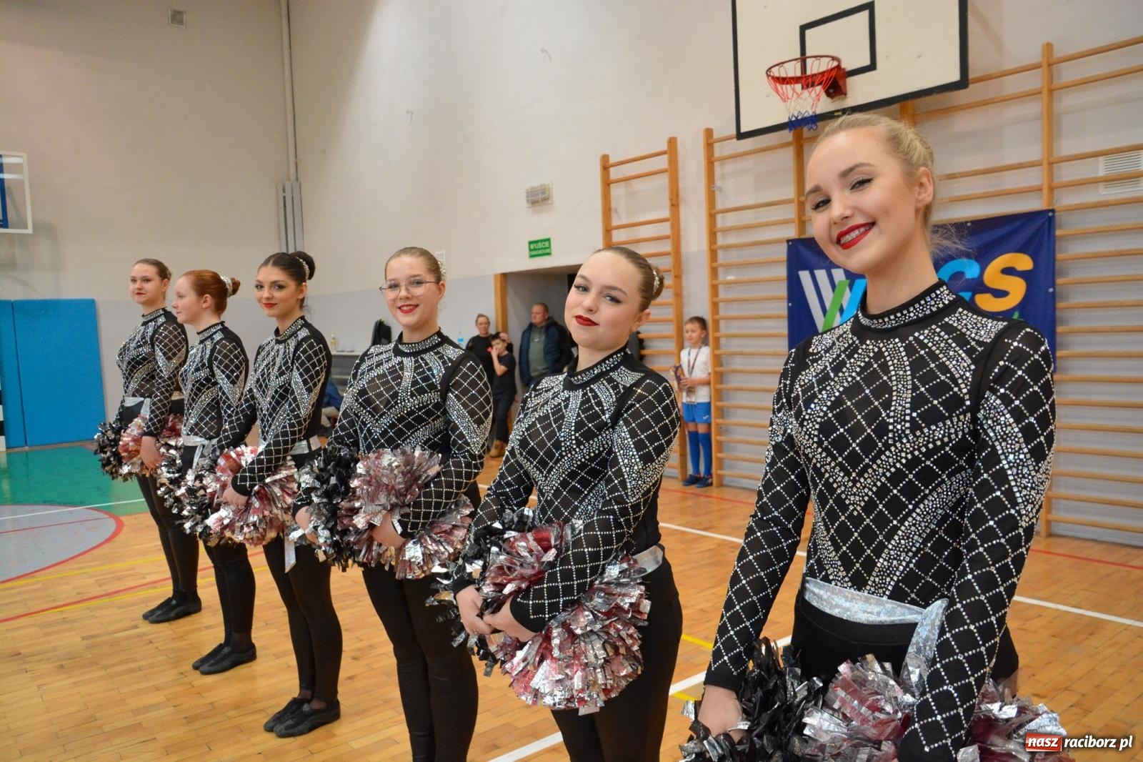 Zdjęcie w galerii na portalu naszraciborz.pl: Tu wszystko gra! Charytatywny mecz siatkówki na 32. finał WOŚP w Raciborzu wiadomości z regionu