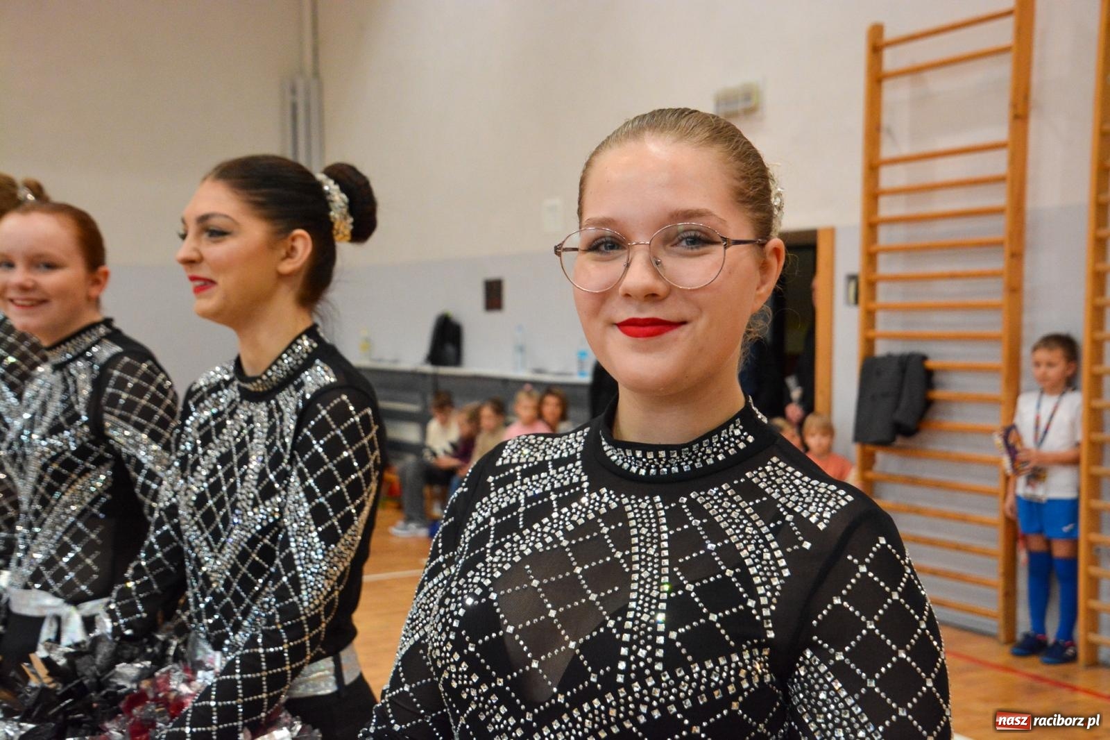 Zdjęcie w galerii na portalu naszraciborz.pl: Tu wszystko gra! Charytatywny mecz siatkówki na 32. finał WOŚP w Raciborzu wiadomości z regionu
