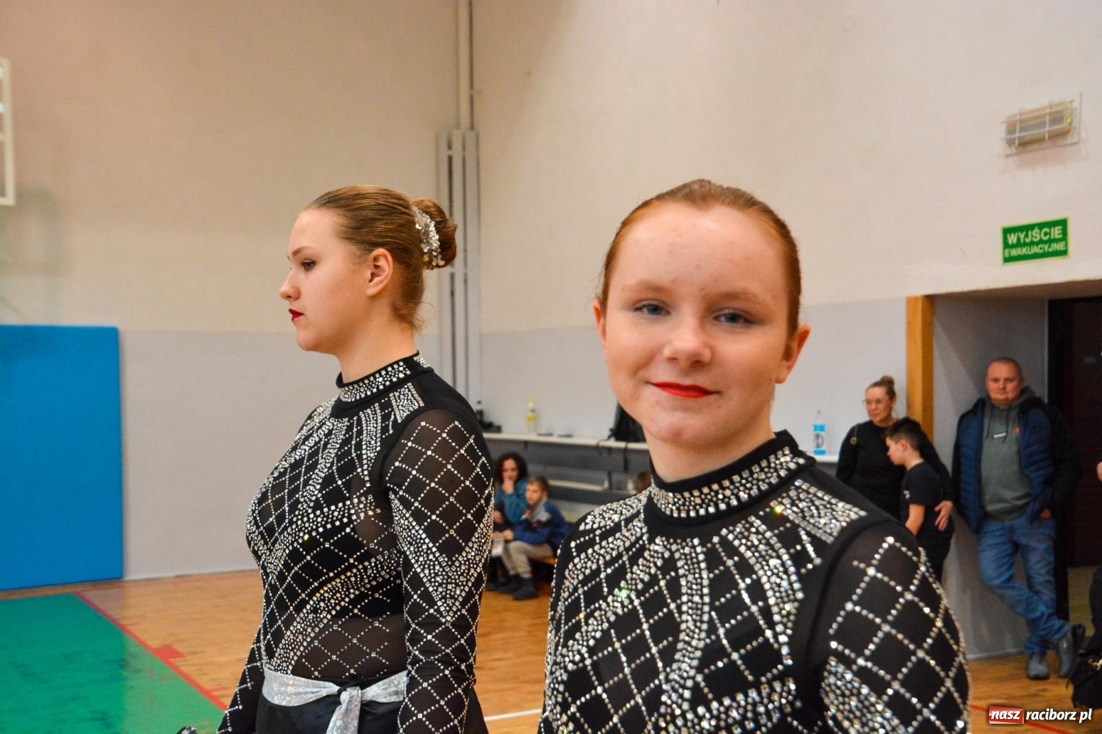Zdjęcie w galerii na portalu naszraciborz.pl: Tu wszystko gra! Charytatywny mecz siatkówki na 32. finał WOŚP w Raciborzu wiadomości z regionu